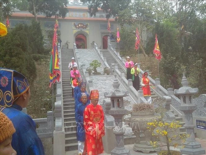  Tổ chức nhiều nghi lễ truyền thống tưởng niệm Đức Thánh Tản Viên Sơn