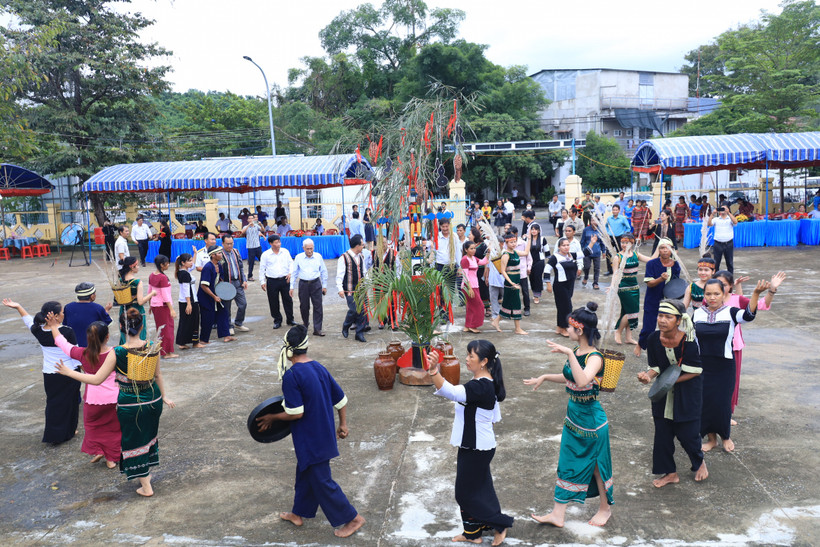 Gìn giữ phong tục Lễ hội ăn mừng lúa mới của đồng bào Raglai, T'rin