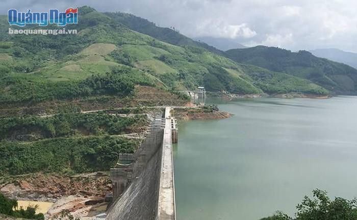 Quảng Ngãi nuôi thí điểm cá nước ngọt trong lòng các hồ chứa thủy lợi