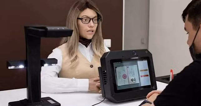 Ứng dụng nữ robot văn thư tại Nga