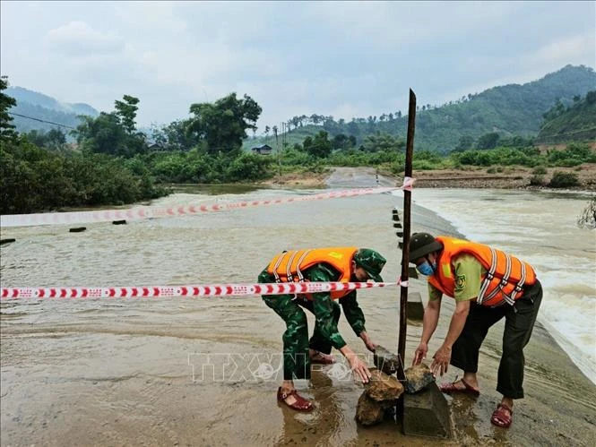 Gió mùa Đông Bắc về, kết hợp bão số 7 gây mưa to đến rất to ở Bắc Bộ
