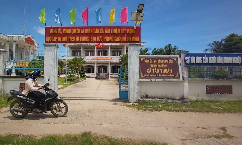 Kỷ luật hai nguyên Chủ tịch xã chi sai quy định nguồn tiền do nhân dân đóng góp