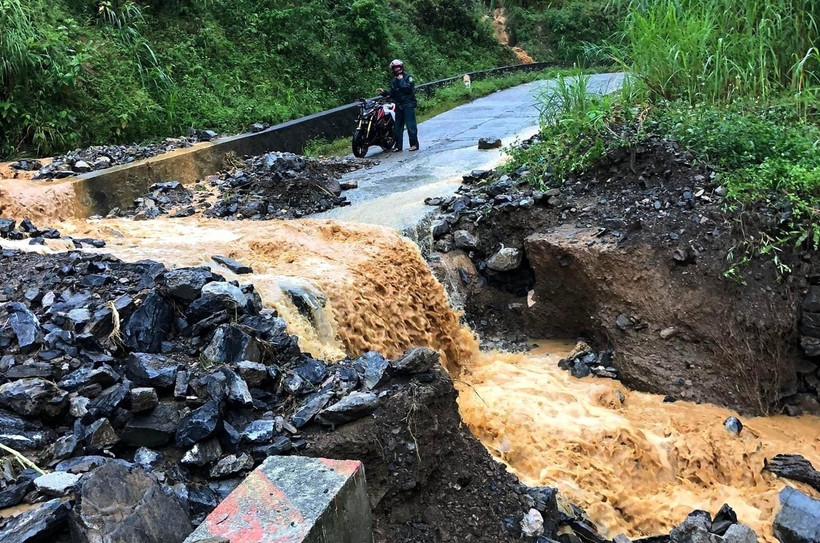 Hà Giang: Mưa lớn trong nhiều giờ, hai người bị thương, hàng chục ngôi nhà bị đổ sập