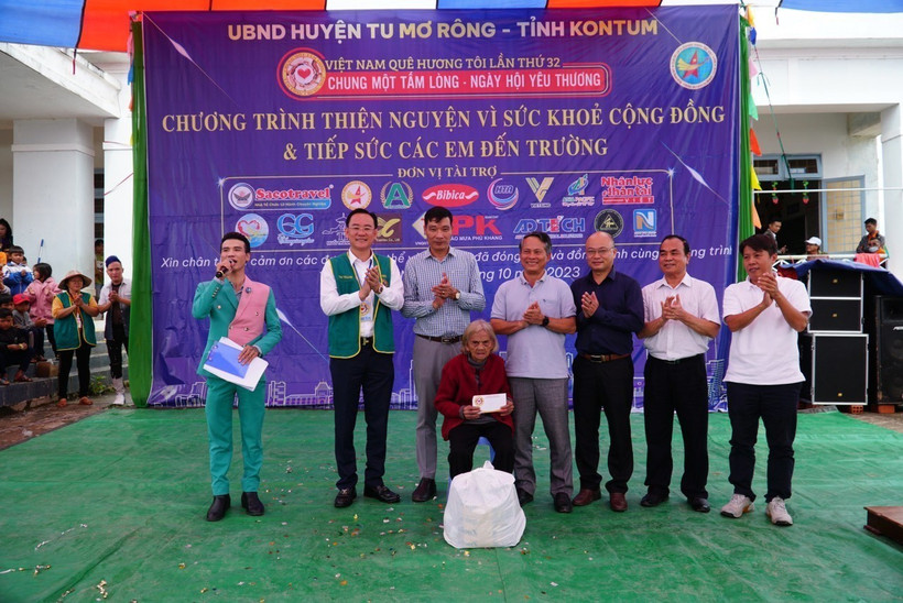 Đồng hành cùng đồng bào Xơ Đăng vượt khó