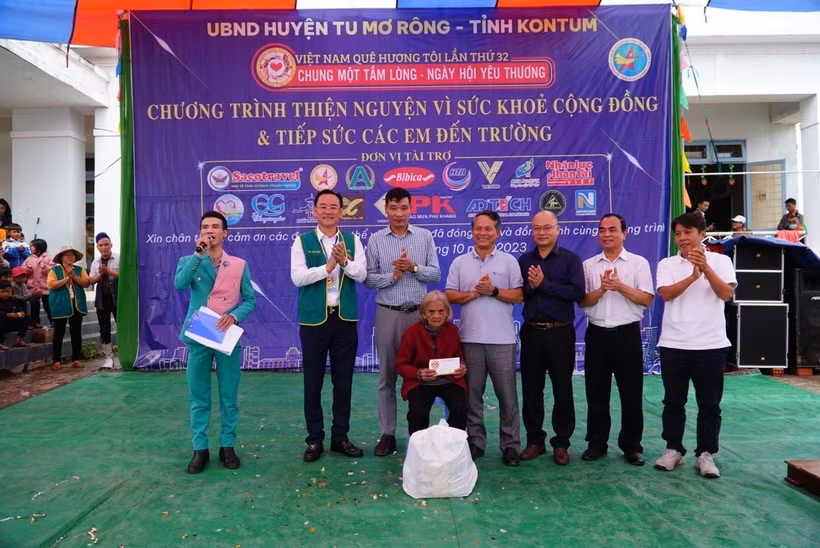 Đồng hành cùng đồng bào Xơ Đăng vượt khó
