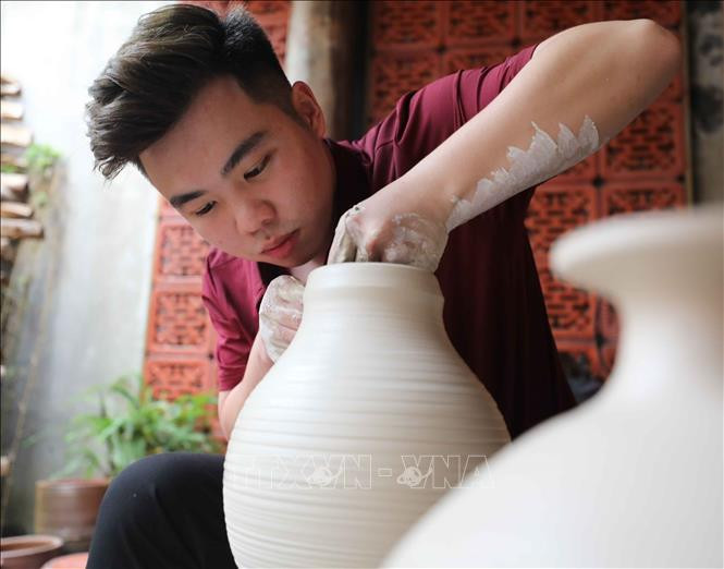 Mở triển lãm về nghệ thuật gốm Việt trong đời sống đương đại