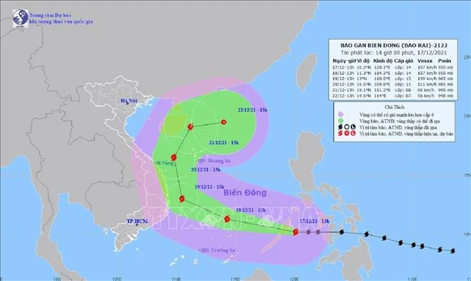 Chiều tối 17/12, bão Rai vào Biển Đông, vùng gần tâm bão sóng biển cao từ 8-10m