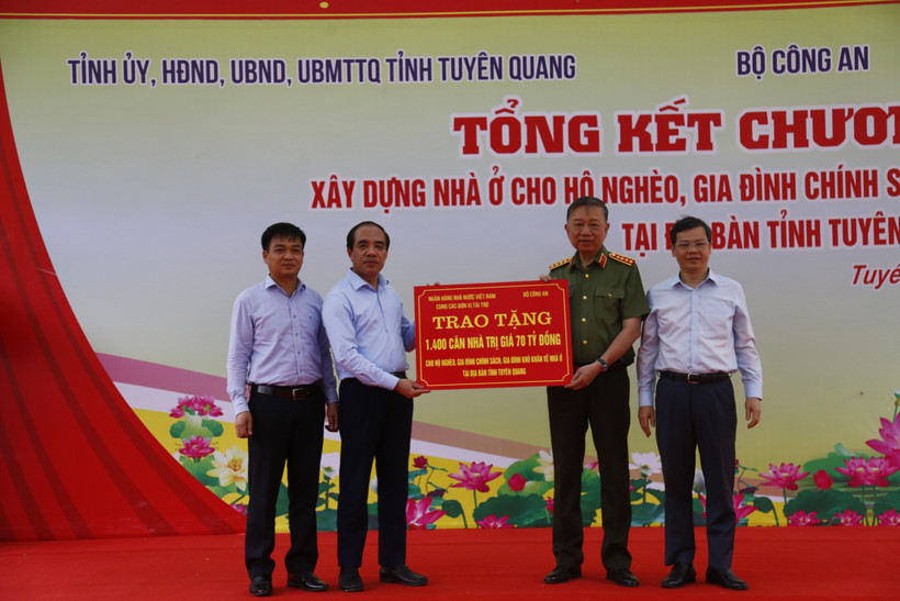 Hỗ trợ làm nhà ở cho 1.400 hộ nghèo trên địa bàn tỉnh Tuyên Quang