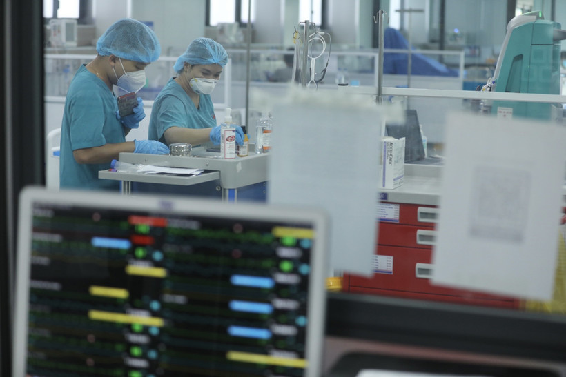 Dịch COVID-19: Ngày 15/5, cả nước có thêm gần 2.000 ca mắc COVID-19 mới
