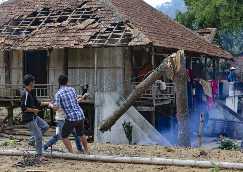 Mưa lớn, gió lốc gây nhiều thiệt hại tại Điện Biên