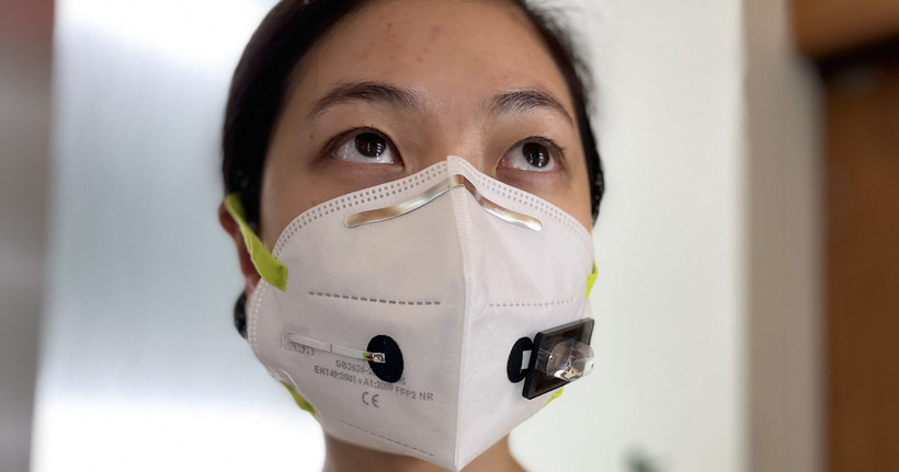 Các nhà khoa học Nhật Bản phát minh khẩu trang phát sáng khi phát hiện virus SARS-CoV-2