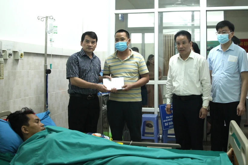 Thăm hỏi, động viên gia đình cô giáo vùng cao gặp nạn ở Hà Giang