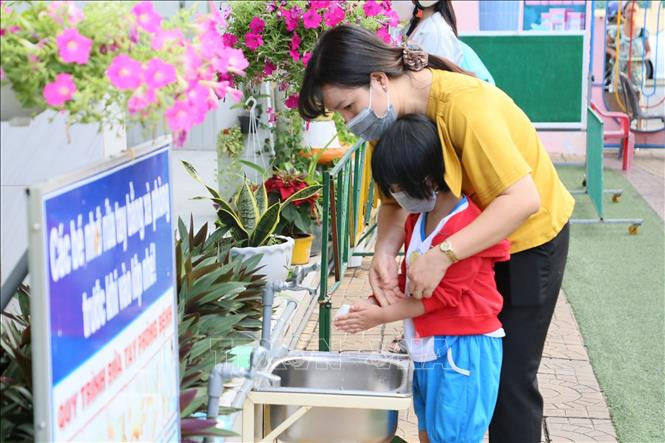 Nâng cao ý thức giữ tay sạch khuẩn để chống COVID-19