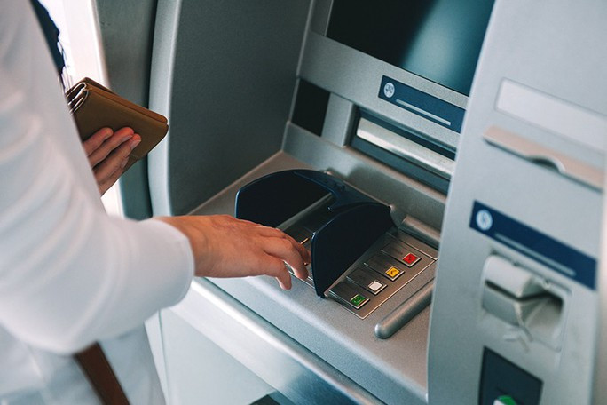 Thí điểm rút tiền bằng căn cước công dân gắn chip