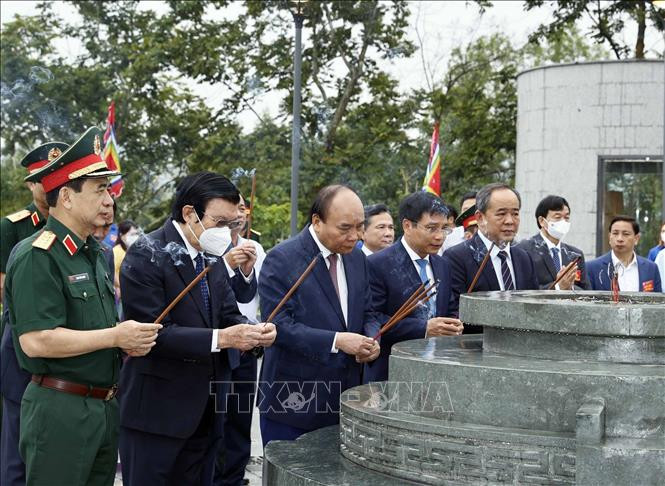 Chủ tịch nước Nguyễn Xuân Phúc dự Lễ khánh thành Đền thờ liệt sĩ tại chiến trường Điện Biên Phủ