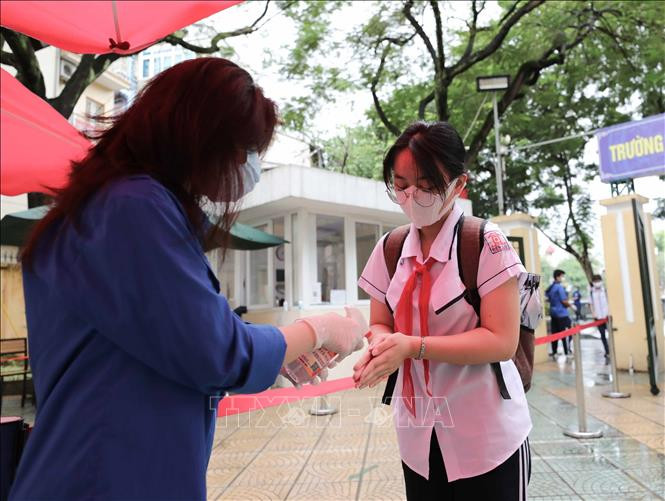 Từ ngày 8/11, học sinh một số cấp học tại các huyện, thị xã ở Hà Nội đi học trở lại