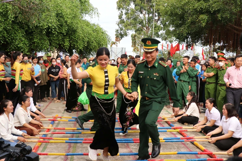 Mang Tết sớm đến vùng biên cương Tổ quốc ở Đắk Lắk