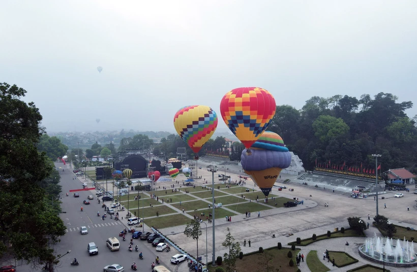 Khai mạc Lễ hội Khinh khí cầu quốc tế lần thứ II