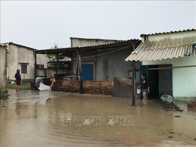 Bão số 9: Hàng chục nhà dân tại Phú Yên bị tốc mái, mất điện diện rộng