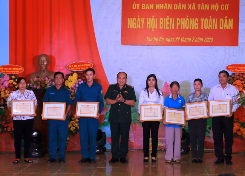 Bộ đội biên phòng Đồng Tháp gắn nhiệm vụ bảo vệ biên giới với phát triển kinh tế - xã hội