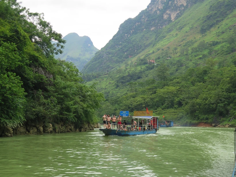 Hẻm Tu Sản (huyện Mèo Vạc, Hà Giang) được mệnh danh là “đệ nhất hùng quan” là điểm đến yêu thích của mỗi du khách trong và ngoài nước. Ảnh: Minh Tâm-TTXVN