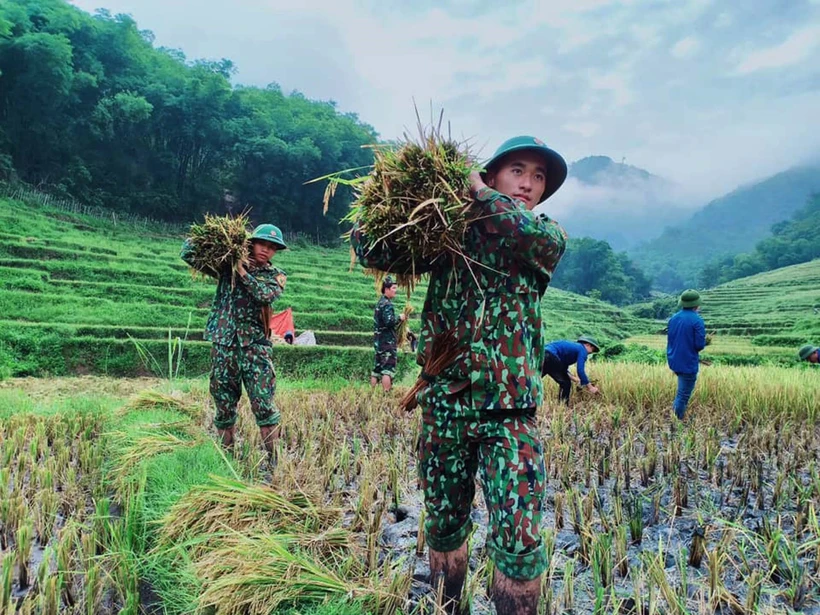 Ấm tình quân dân trên biên cương Mường Lát