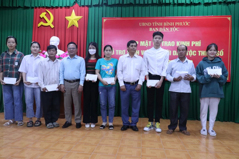 Bình Phước hỗ trợ kinh phí cho sinh viên người dân tộc thiểu số