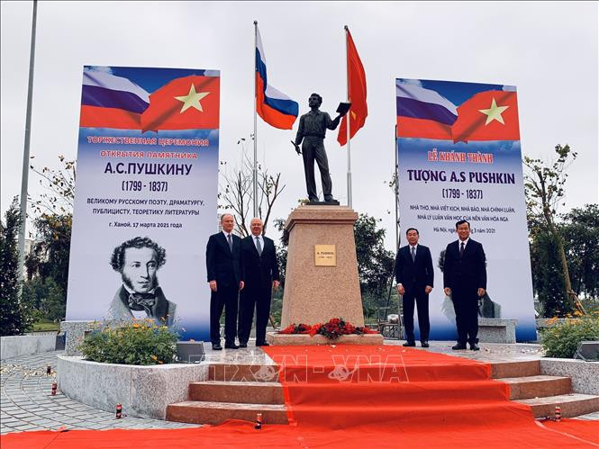 Khánh thành tượng đài đại thi hào Nga Pushkin tại Hà Nội