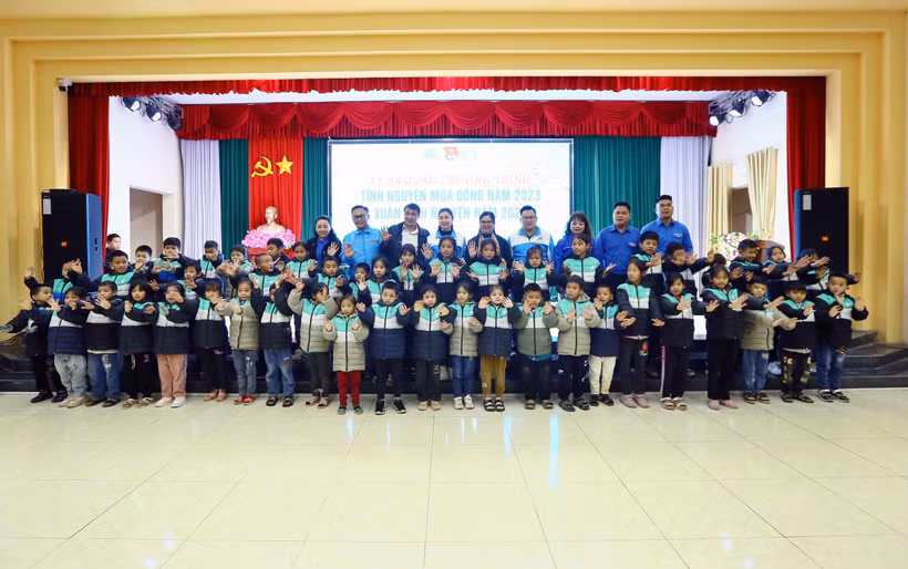 Chia sẻ khó khăn với người dân vùng sâu, vùng xa, khu vực biên giới tỉnh Sơn La