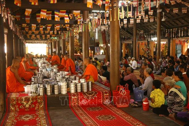 Thư chúc mừng đồng bào Khmer nhân dịp Tết Chôl Chnăm Thmây năm 2022 của Ủy ban Trung ương Mặt trận Tổ quốc Việt Nam 