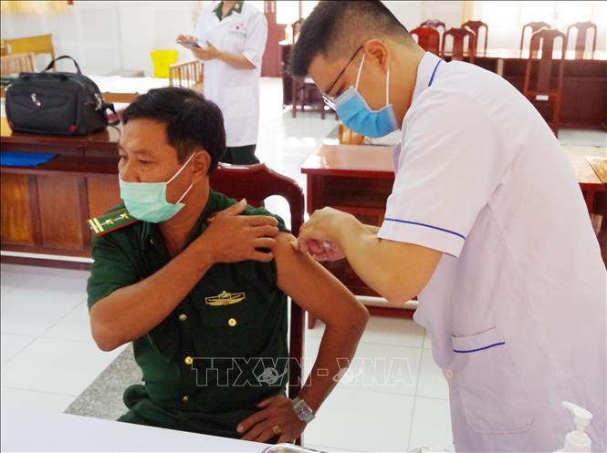 Lập danh sách 10 nhóm ưu tiên tiêm vaccine COVID-19 miễn phí toàn quốc