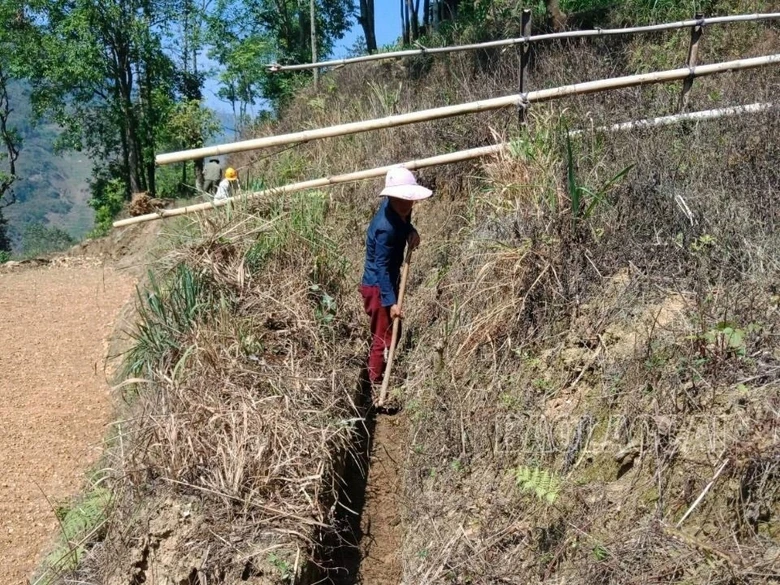 Người dân vùng cao Mường Khương đang đợi nước để sản xuất lúa Mùa. Ảnh: baolaocai.vn