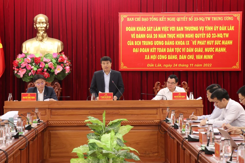 Chủ tịch Hội đồng Dân tộc của Quốc hội Y Thanh Hà Niê Kđăm khảo sát về công tác Phát huy sức mạnh đại đoàn kết dân tộc tại Đắk Lắk