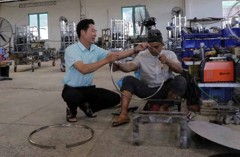 Nhà sáng chế nông dân Nguyễn Hồng Chương và những chiếc máy chinh phục thế giới