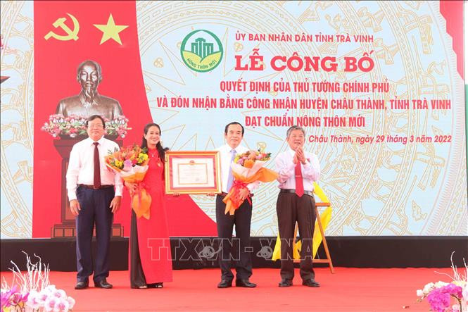 Trà Vinh có thêm một huyện đạt chuẩn nông thôn mới