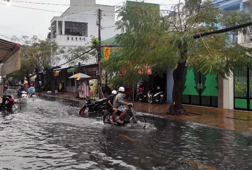 Sóc Trăng: Mưa lớn kéo dài làm ngập nhiều tuyến đường