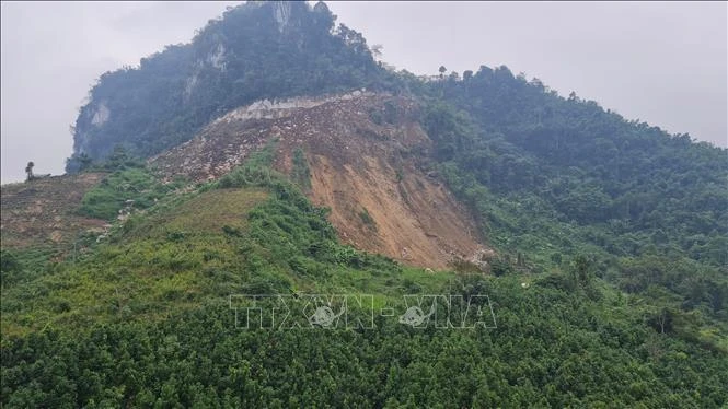 Cuộc sống thấp thỏm của người dân làng Cang dưới chân mỏ đá