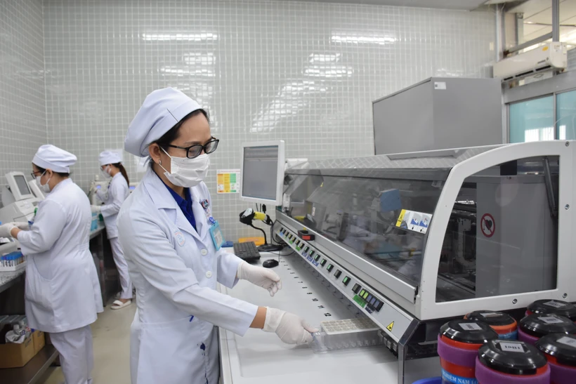 Thể chế hóa Nghị quyết thực hiện các giải pháp bảo đảm thuốc, trang thiết bị y tế