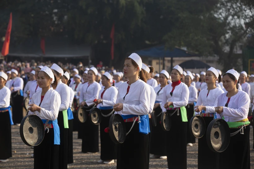 Trình diễn chiêng Mường trong Lễ hội Khai hạ dân tộc Mường tỉnh Hòa Bình năm 2023. Ảnh: Trọng Đạt - TTXVN