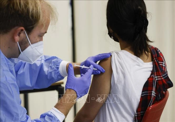 Lưu ý khi tiêm vaccine COVID-19 với người bị bệnh máu