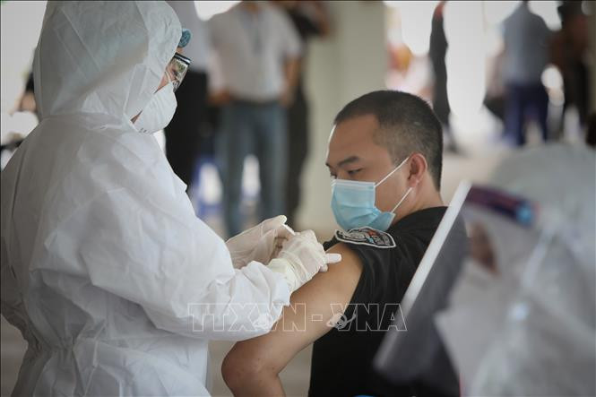 Dịch COVID-19: Công bố danh sách 36 đơn vị đủ điều kiện nhập khẩu, kinh doanh vaccine