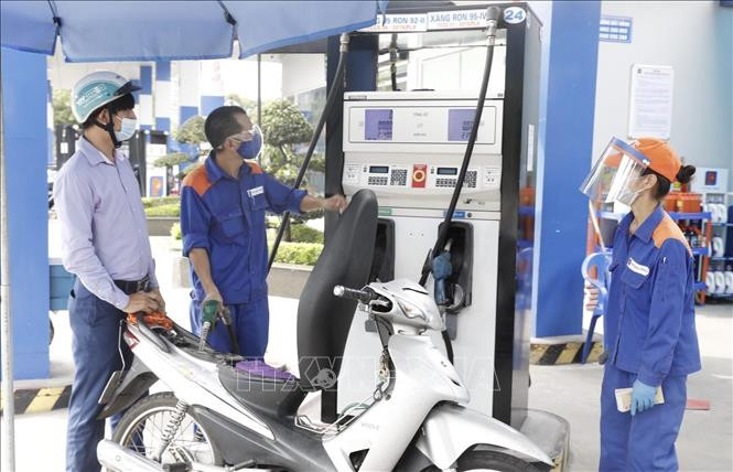 Giá xăng, dầu tăng gần 1.000 đồng/lít