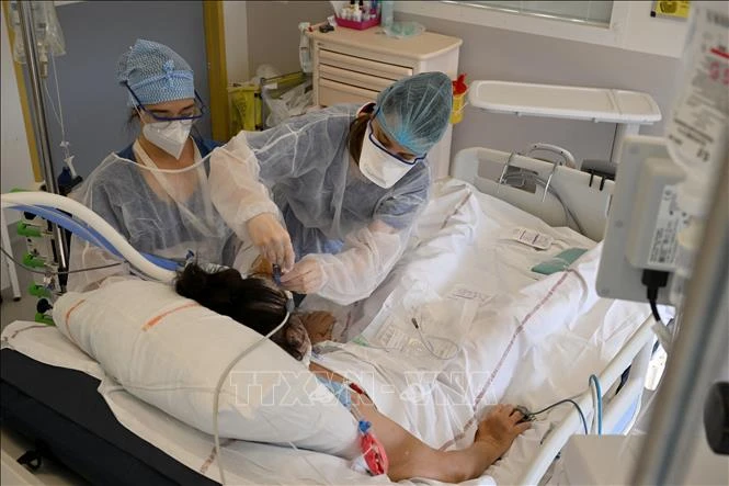 Người mắc COVID-19 thể nặng bị mất tới 10 điểm IQ