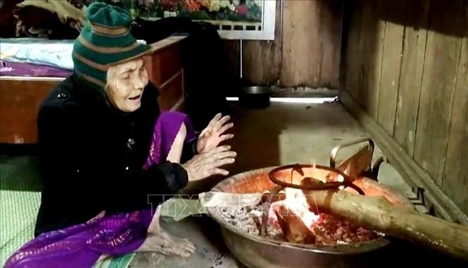 Cảnh báo tình trạng ngộ độc khí từ việc đốt than, củi để sưởi ấm