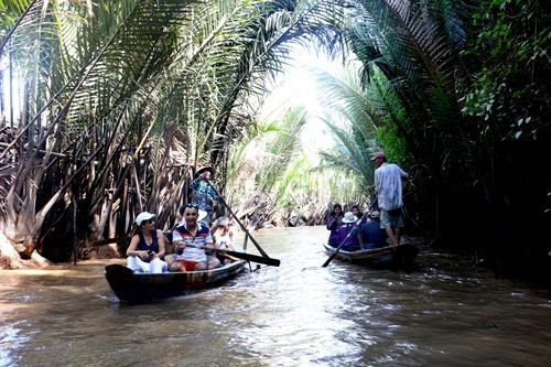 Người Việt Nam đi du lịch Việt Nam (Bài 3)