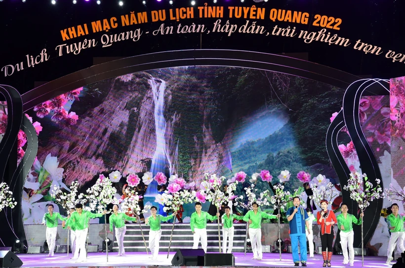 Chương trình nghệ thuật “Hương sắc Tuyên Quang”. Ảnh: Nam Sương - TTXVN