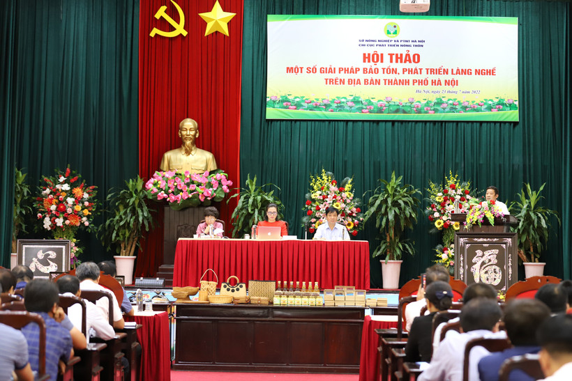 Quang cảnh Hội thảo “Một số giải pháp bảo tồn, phát triển làng nghề trên địa bàn thành phố Hà Nội” do Chi cục Phát triển nông thôn Hà Nội tổ chức.