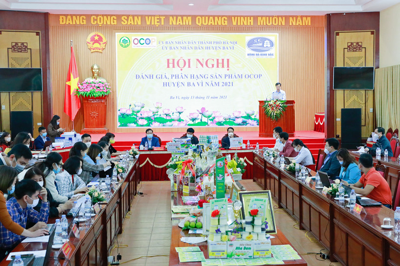 Toàn cảnh hội nghị đánh giá, phân hạng sản phẩm OCOP huyện Ba Vì năm 2021.