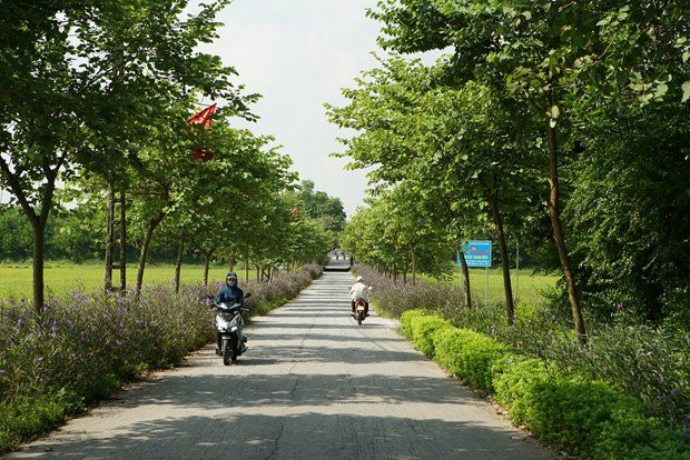 Những cung đường nông thôn sạch đẹp nhờ một phần đóng góp của phụ nữ Thủ đô.