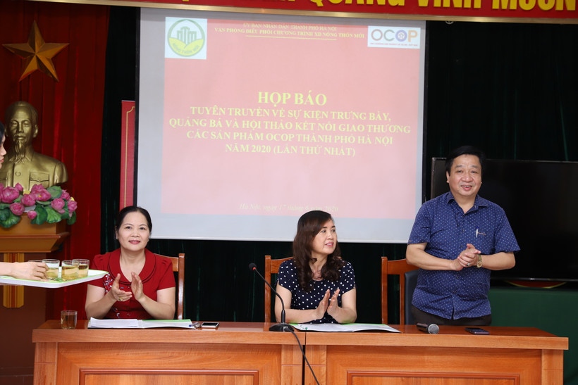 Ông Nguyễn Văn Chí, Phó Chánh Văn phòng Thường trực, Văn phòng điều phối Nông thôn mới thành phố Hà Nội chủ trì họp báo.